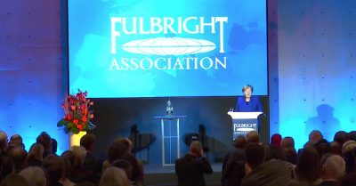 Angela Merkel und der ewige Krieg