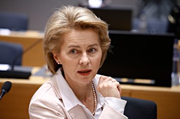 Zurück zum (kalten) Krieg – Die Propaganda dafür läuft auf Hochtouren. Über Frau von der Leyen zum Beispiel.