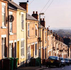 Der Brexit soll ein fortschrittliches Projekt sein? Und die ärmeren Schichten in GB sollen davon profitieren? Der Glaube muss auch hier wohl Berge versetzen.