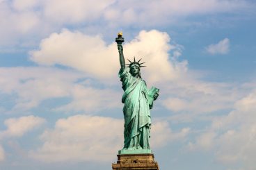 “Die USA im Niedergang” – ein Gerede, das verdeckt, dass das Imperium nach wie vor weltweit agiert und uns voll im Griff hat.