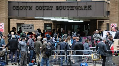 Julian Assange bekommt fast die Höchststrafe für Verstoß gegen die Kautionsauflagen in einer Sache, in der nie Anklage erhoben wurde.