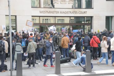 Entscheidung über Julian Assanges Auslieferung an die USA vertagt