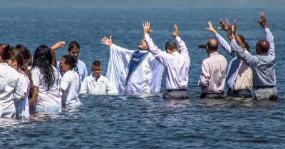 Bibel, Mammon & Regime Change – Der evangelikale Feldzug in Lateinamerika – Teil 1: das Fußvolk und die Milliardäre