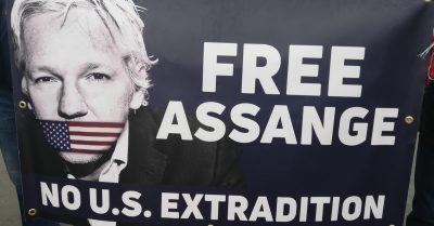 Julian Assange auch nach Haftende weiter im Gefängnis und Gericht blockiert vollständige Information