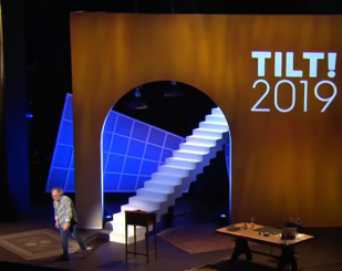 Merkels Neujahrsbotschaft – belanglos. Dagegen Priol im Jahresrückblick mit einer Reihe von Denkanstößen.