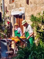 Ein Tipp und eine Bitte: Arrangieren Sie Veranstaltungen mit Kleinkünstlern und Musikern