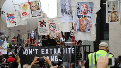 Richterin in Assange-Anhörung bringt US-Wahlen ins Spiel