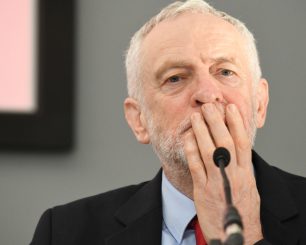 So wird alles Fortschrittliche ruiniert. Überall. Wie so oft mit dem Vorwurf des Antisemitismus.