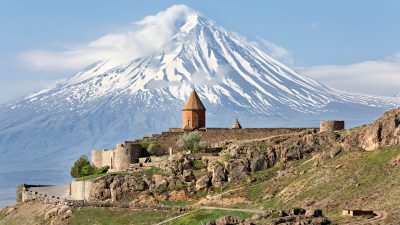 Der Angriff auf das armenische Karabach – wie der Westen den Konflikt am Kochen hält und die Türkei für seine geopolitischen Zwecke missbraucht