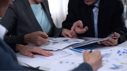 Mit Umfragen in die Konformitäts-Falle