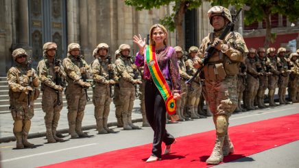 Bolivien – Nach monatelanger Ermittlungsbehinderung der Senkata- und Sacaba-Massaker sitzt De-facto-Präsidentin Jeanine Añez auf der Anklagebank