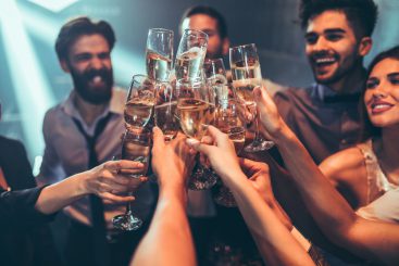 Champagner-Politik für alle! Wie Reichtum und Macht in der Corona-Krise vermehrt werden