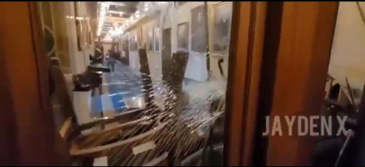 Die Erschossene im Kapitol: Eine eigenartig zurückhaltende Medienberichterstattung