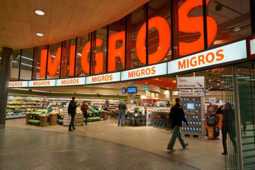 Die Schweizer Supermarktkette Migros verweigert Geimpften das Einkaufen