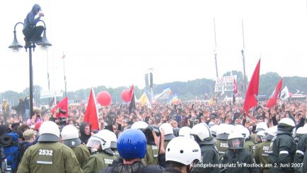 Tornado-Tiefflug über das Grundgesetz hinweg