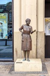 „Die Emanzipation ist erst dann vollendet, wenn auch einmal eine total unfähige Frau in eine verantwortliche Position aufgerückt ist.“