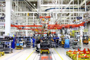 Mercedes-Benz: Wohin fließen die hohen Gewinne? Die tagtägliche Umverteilung von vielen zu wenigen