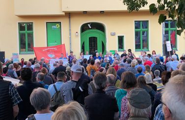 Montagsdemo vor Grünen-Zentrale in Berlin: „Mit Haltung kann ich meine Wohnung nicht heizen“