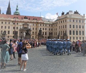 Was die Regierenden sagen, sagen die Leute auf der Straße … nicht