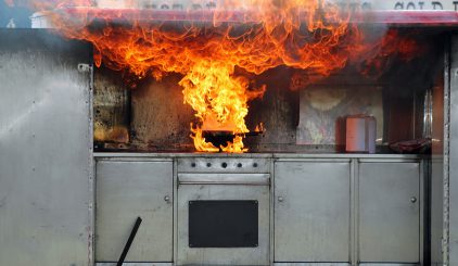 Zunehmende Spannungen im Kosovo: Deutsche Außenministerin Baerbock gießt Öl ins Feuer