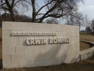 Der doppelte General – Oder: Ein Schatten, der auf ein Denkmal fällt