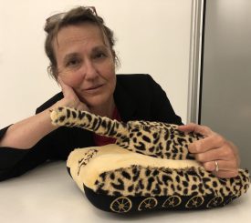 Die Infantilisierung der deutschen Außenpolitik: Botschafterin in der Ukraine posiert mit „Kuschel-Leo“