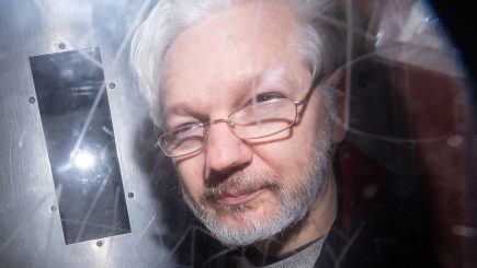 Julian Assange mittlerweile seit vier Jahren unter grausamen Bedingungen im Gefängnis