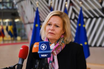 Nancy Faeser, Schönbohm und das „politische Schmierentheater“