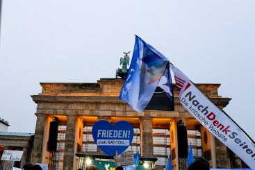 Erfolgreiche Berliner Großdemonstration für das Überleben der Menschheit in Frieden
