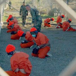 22 Jahre wilder Westen in „Gitmo“: Die USA und ihre Menschenrechtspraxis in Guantánamo auf Kuba