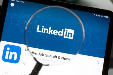 Zensur und soziale Netzwerke: Berliner Unternehmer wehrt sich gegen LinkedIn und klagt