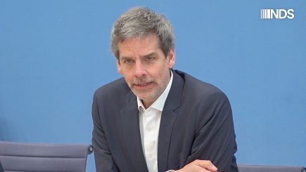 Regierungssprecher Hebestreit: „Wir sind in diesem Raum heute ja unter uns, aber…“