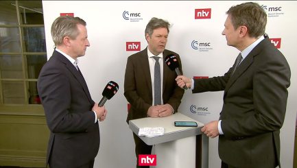 Rüstungsausgaben = Investitionen? Manipulation und Denkfehler