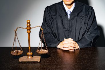 Corona: Haft für Atteste – Preise für Hetze