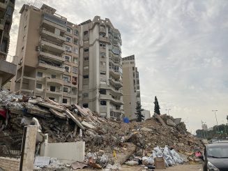 Neuanfang in Trümmern