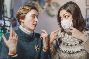 „Verstehen, ohne einverstanden zu sein“: Gesprächskreis aus der Friedensbewegung will Brücken über die Corona-Gräben bauen