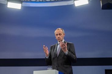 Kriegspolitik: Niemand kann zwei Herren dienen – aber Merz versucht es