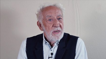 „Die sollten eher dagegen aufstehen, wenn jemand Goebbels‘ Lieblingswort ‘kriegstüchtig’ wieder en vogue bringt“