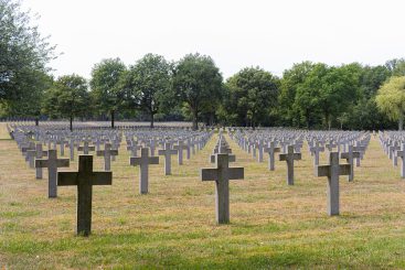 Der Frühling roch nach Krieg – Erinnerung, Wiederholungszwänge und Widerstand