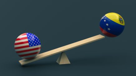 Völkerrechtswidrige US-Zwangsmaßnahmen gegen Venezuela: „Bringt die Wirtschaft zum Schreien”