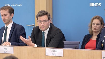 Kann Bundesregierung bestätigen, dass ein Drittel aller Einnahmen in Rüstung geht? – „Angesichts der russischen Aggression …“