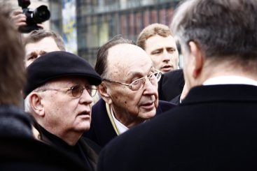 Die USA und die Zusicherungen von 1990, die NATO nicht nach Osten zu erweitern