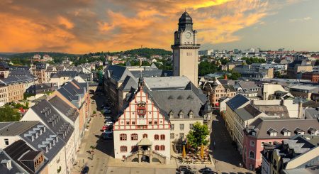 Nix gelernt? 1945: Bomben auf Plauen – 2025: Suche nach Kellern in Plauen, die als Luftschutzraum tauglich sind