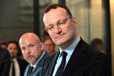 Spezi-Spahn. Helfen Sie diesem Politiker – dann wird Ihnen geholfen