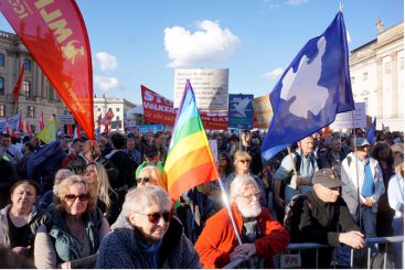Gegen die Resignation: Wie Familien, Rentner, Kirchenmusiker und Gewerkschafter am 3. Oktober für Frieden demonstrierten