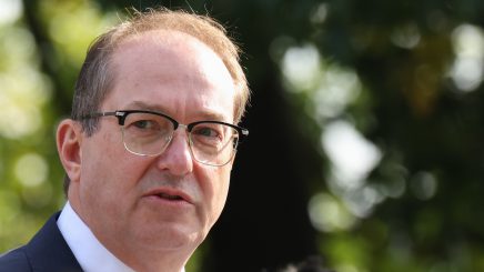 Angriff auf Kinder: Innenminister will, dass die Schulen auf Krieg vorbereiten