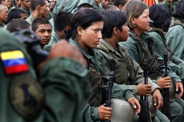 USA verlegen den größten Flugzeugträger der Welt in die Karibik – Venezuela kündigt massiven Widerstand bei Angriff an