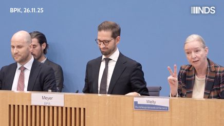 Die Vogel-Strauß-Taktik der Bundesregierung bei geplanter Nutzung des eingefrorenen russischen Staatsvermögens