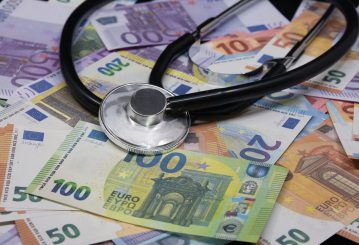 Krankheitssystem: Viele Pillen, hohe Profite, kaum Prävention und Kosten ohne Ende