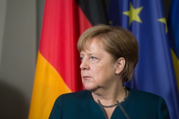 Merkel: „Wir haben von den Menschen verlangt, sich nicht menschlich zu verhalten“ – Oh ja, eine Aufarbeitung der Coronapolitik ist unabdingbar
